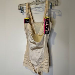Shapewear bodysuit medium